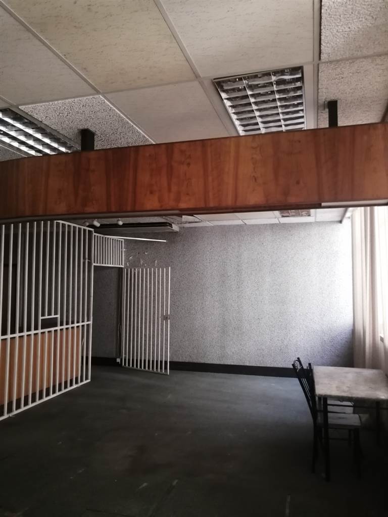 300  m² Commercial space in Graaff Reinet photo number 4