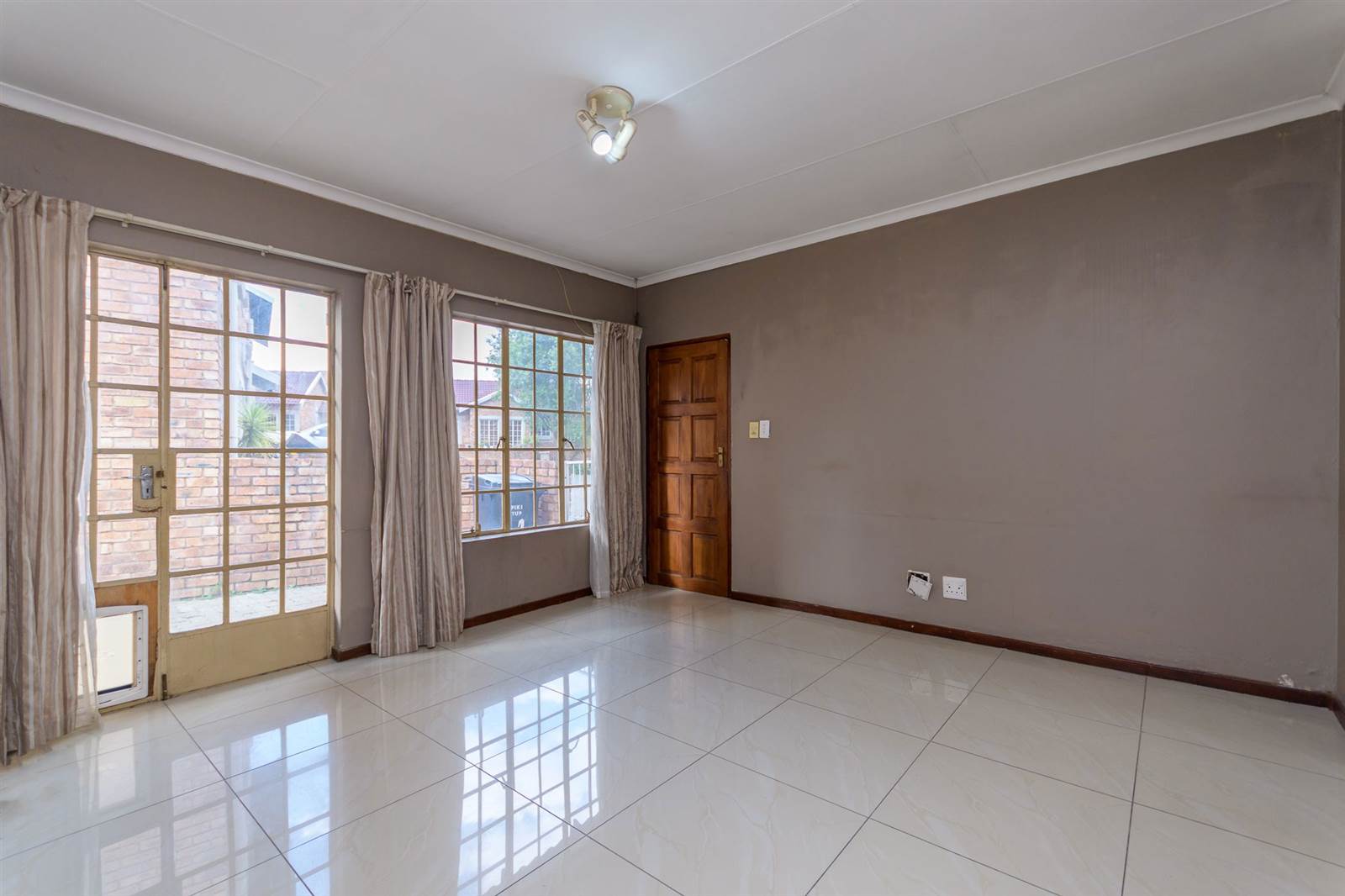 3 Bed Townhouse in Greenstone Hill photo number 4