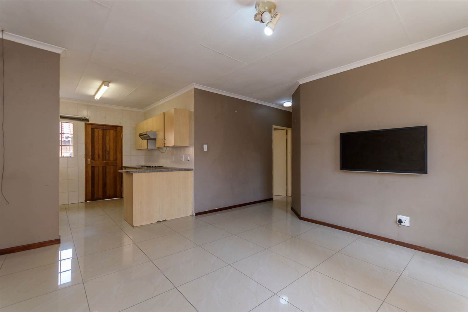 3 Bed Townhouse in Greenstone Hill photo number 6