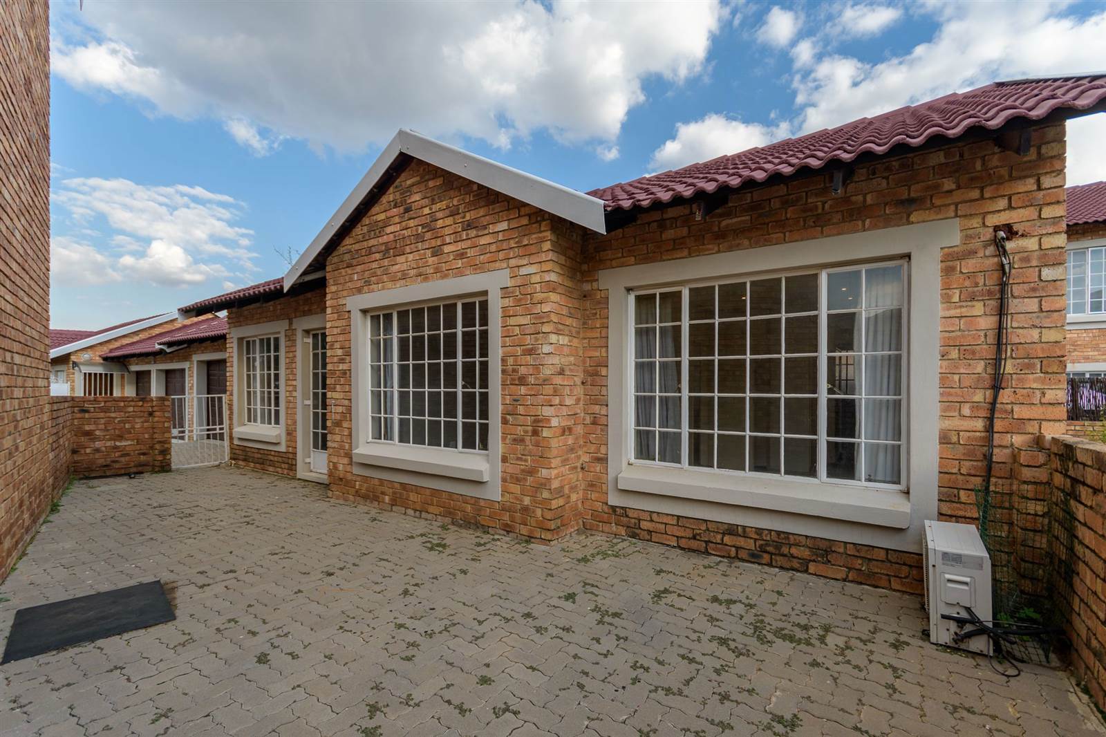 3 Bed Townhouse in Greenstone Hill photo number 2