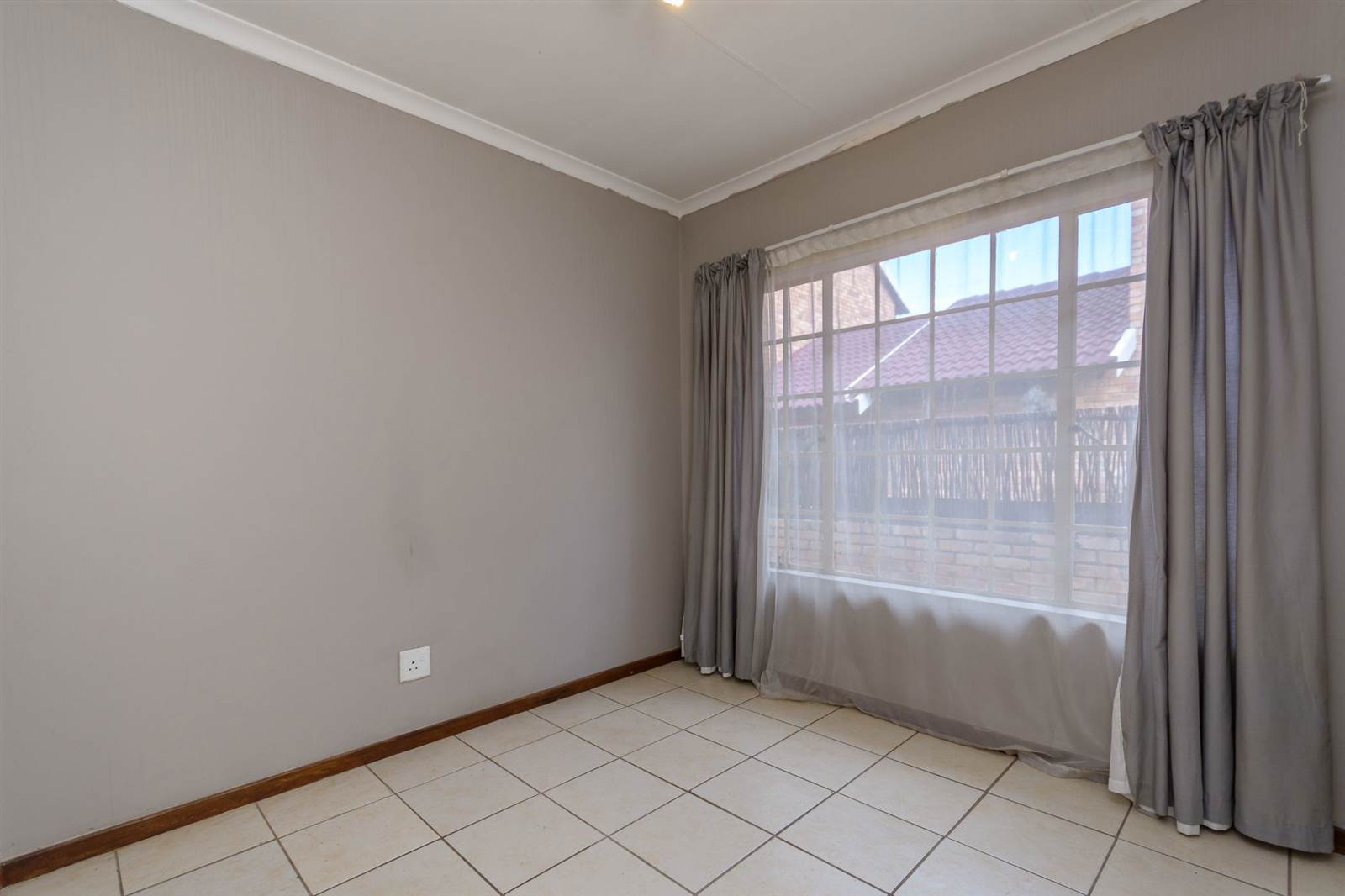 3 Bed Townhouse in Greenstone Hill photo number 16