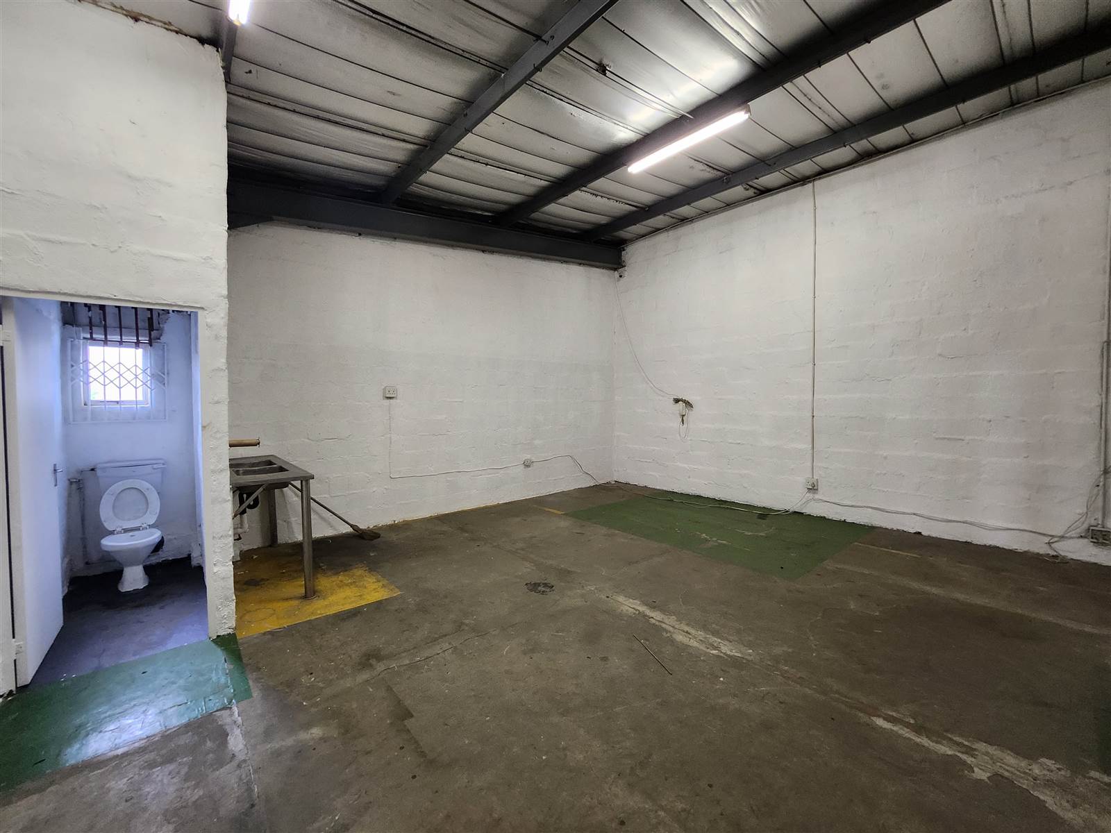 278.3  m² Commercial space in Queensmead Industrial photo number 6