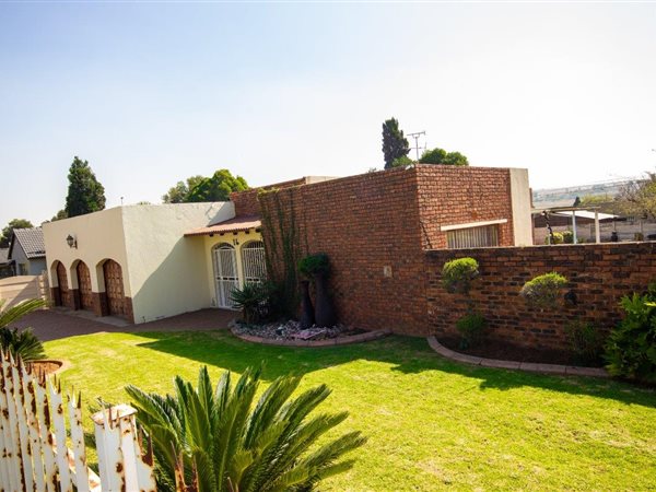 5 Bedroom House 5 Bedroom House