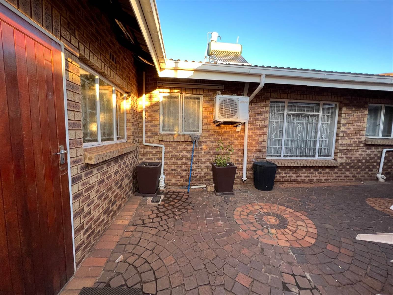 8 Bed House in Lenasia photo number 16
