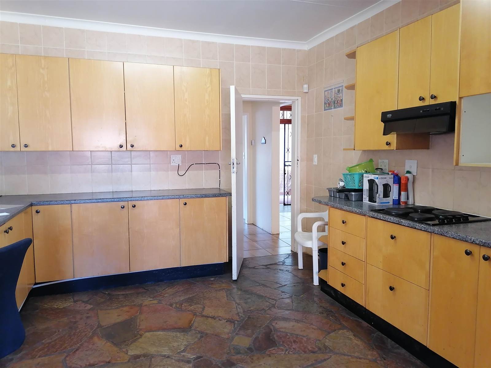3 Bed House in Roodepoort North photo number 4