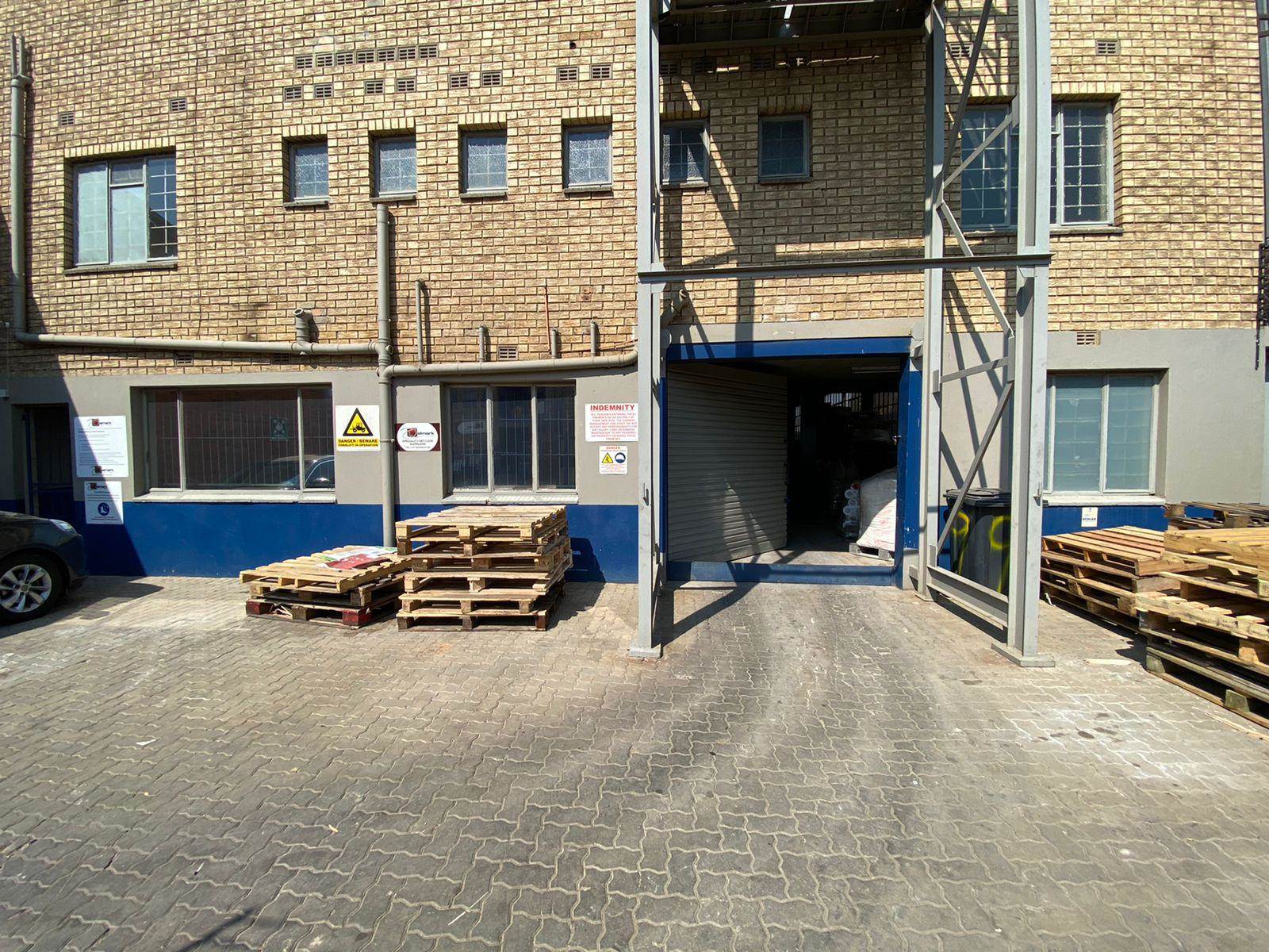 800  m² Industrial space in Germiston Central photo number 2