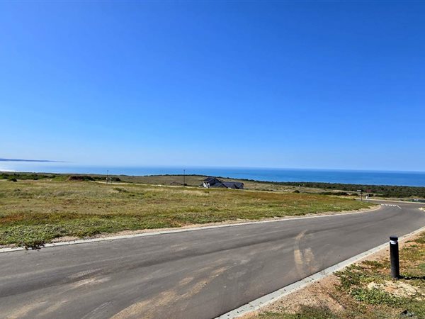 825 m² Land