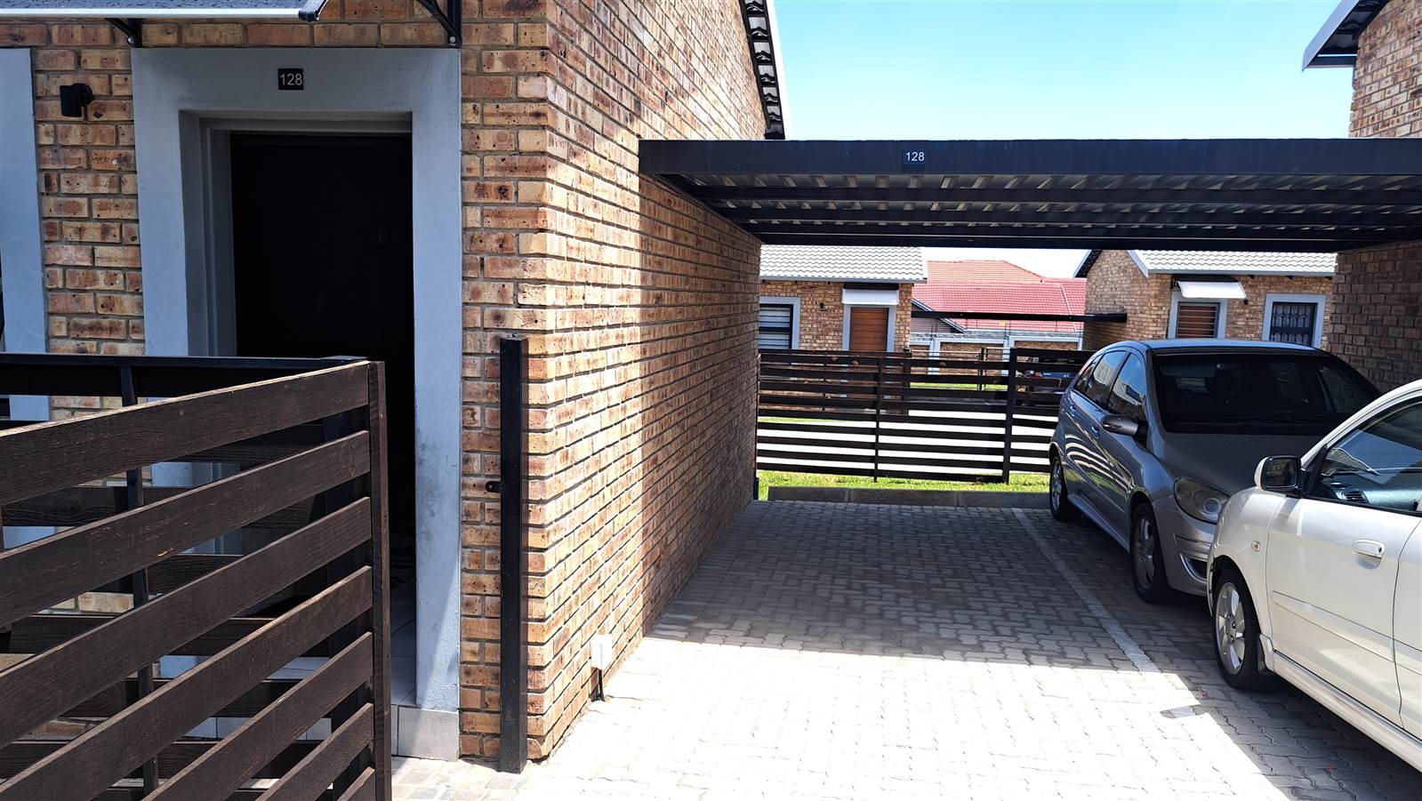 3 Bed Townhouse in Grobler Park photo number 4