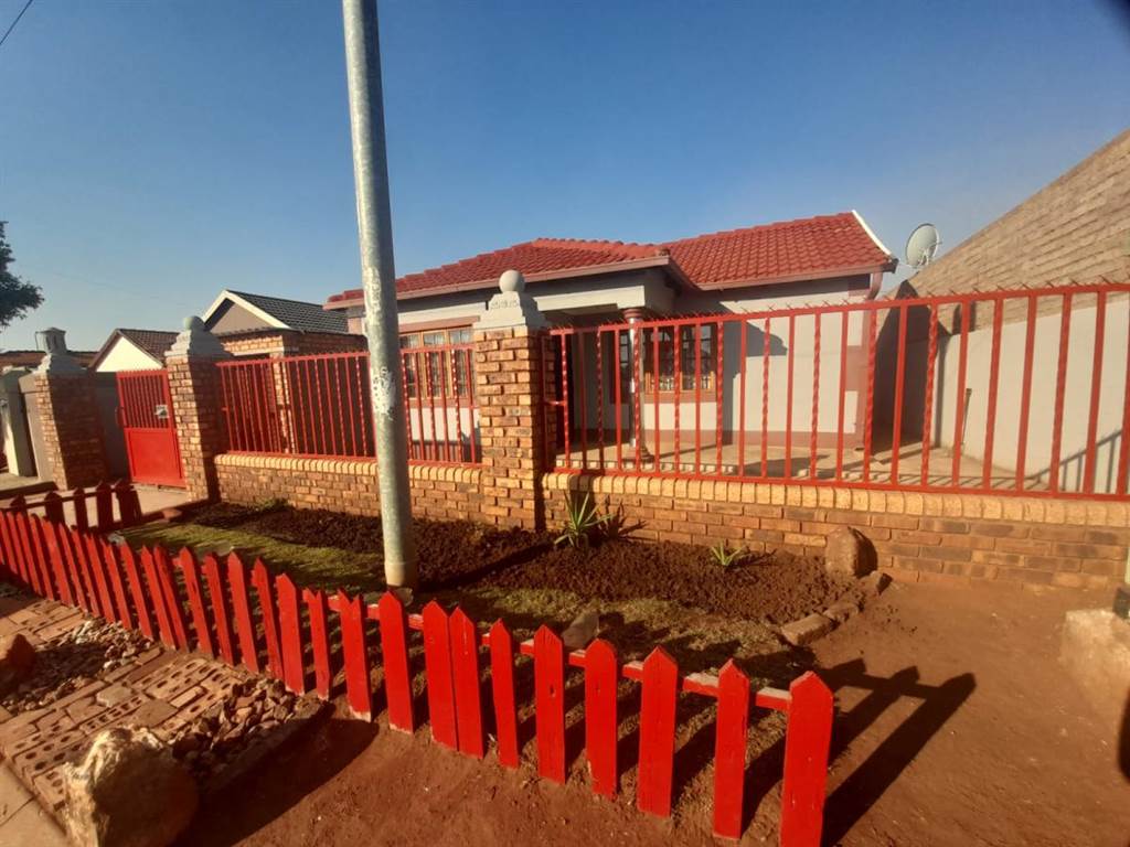 2 Bed House in Dobsonville photo number 2