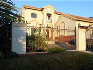 5 Bed House in Rietvlei Heights Country Estate