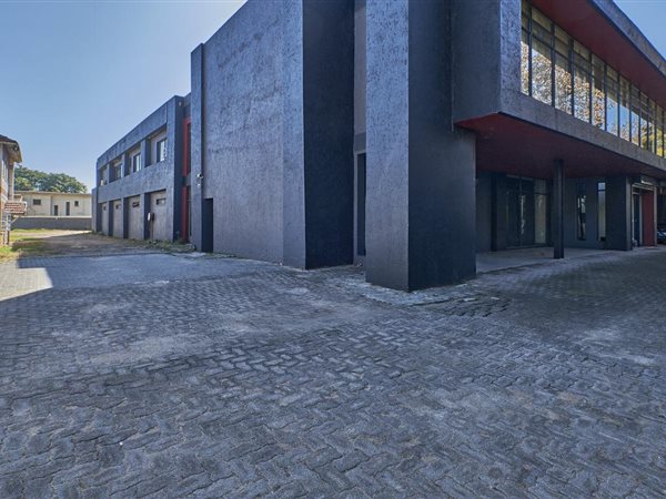 3000  m² Commercial space in Houghton Estate
