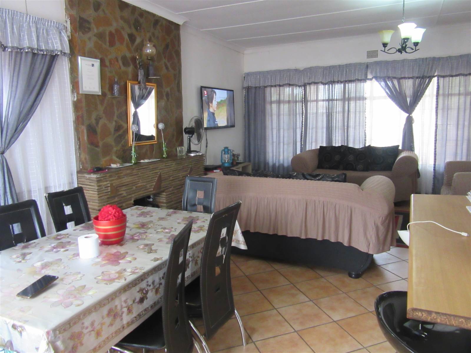 3 Bed House in Vryburg photo number 4