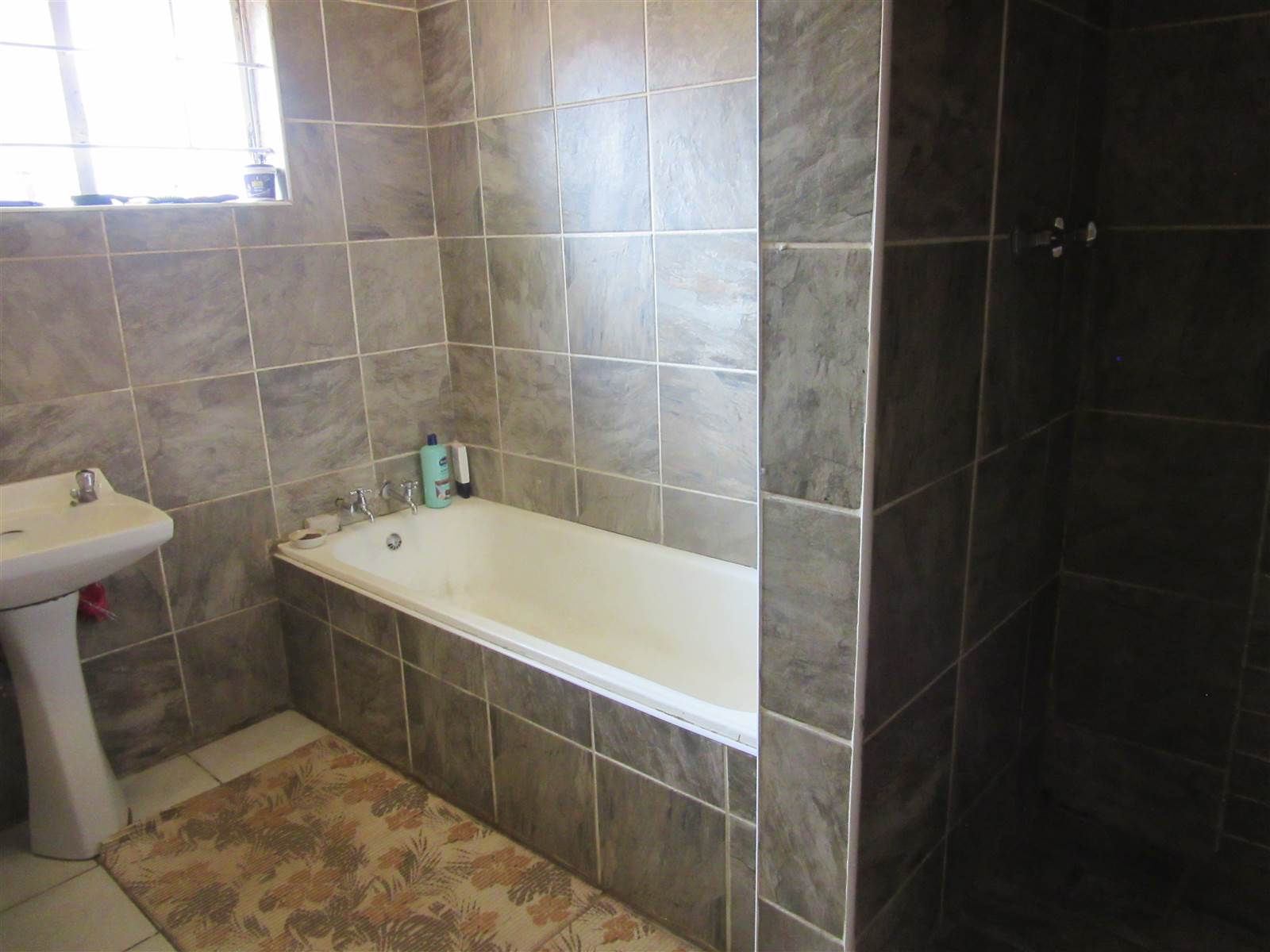 3 Bed House in Vryburg photo number 11