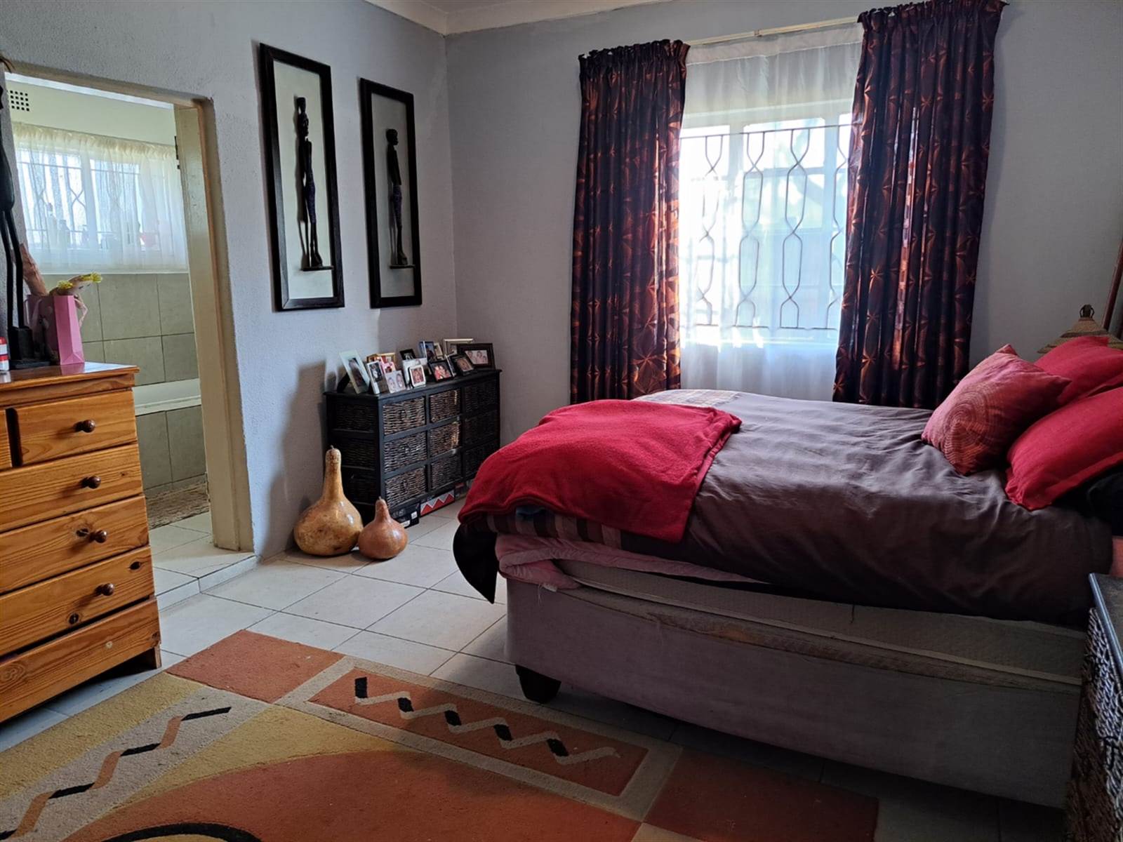 4 Bed House in Rensburg photo number 11