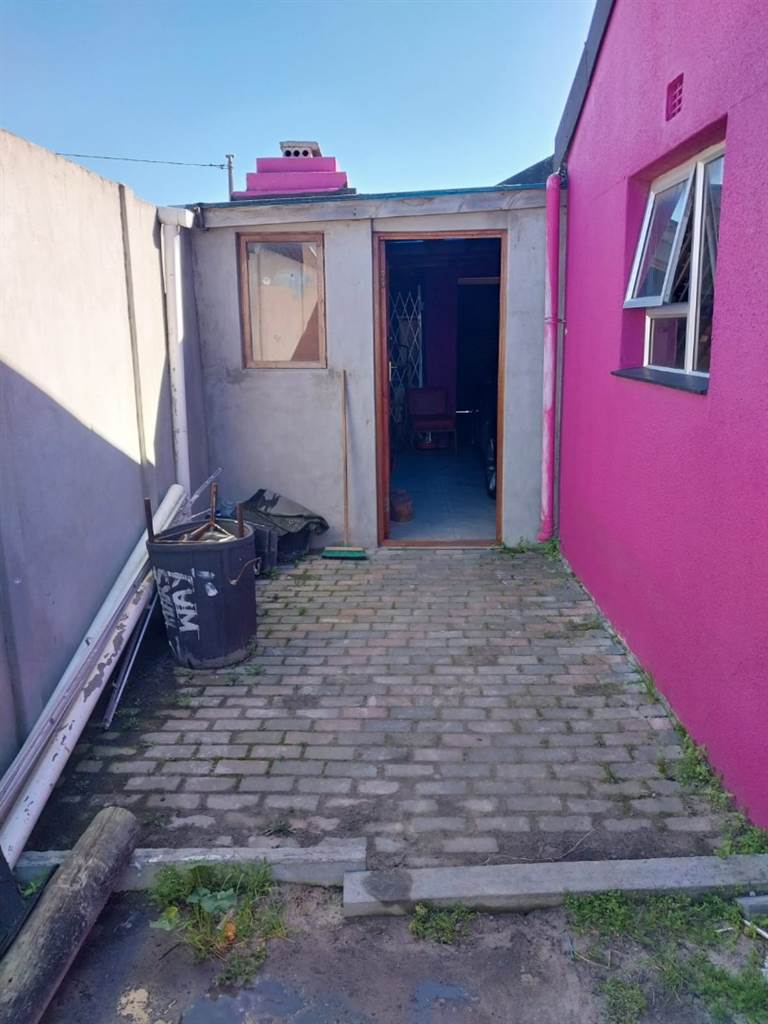 3 Bed House in Khayelitsha photo number 21