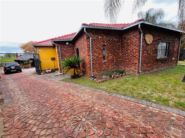 4 Bedroom House 4 Bedroom House