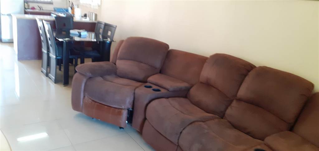 2 Bed Apartment in Winklespruit photo number 8