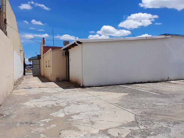 180  m² Commercial space in Rustenburg Central