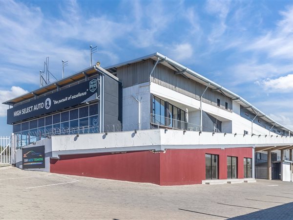 11000  m² Commercial space
