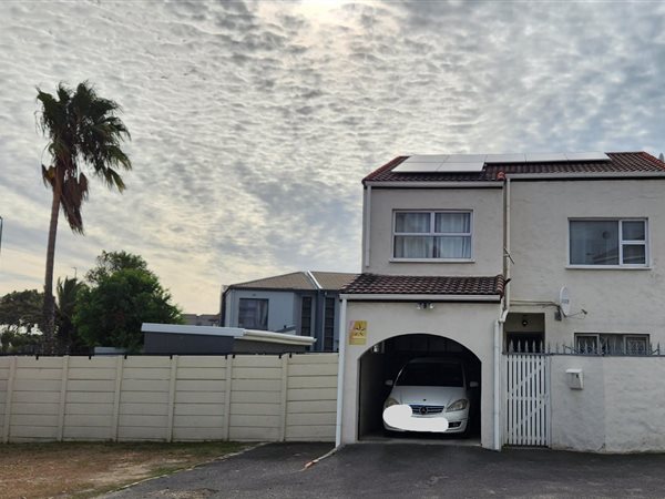 3 Bedroom Townhouse 3 Bedroom Townhouse