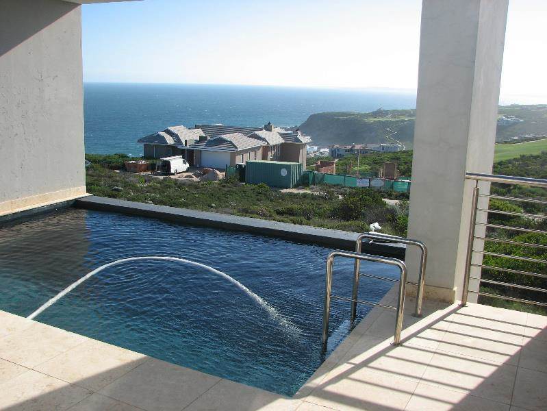 4 Bed House in Pinnacle Point Golf Estate photo number 2