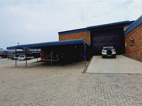 825  m² Industrial space