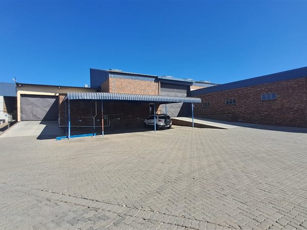 825  m² Industrial space