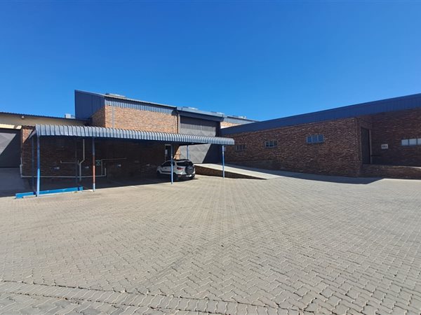 825  m² Industrial space