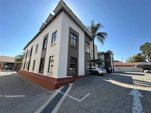 186  m² Commercial space