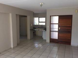 2 Bed Apartment in Waterkloof photo number 5