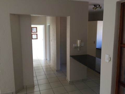 2 Bed Apartment in Waterkloof photo number 4