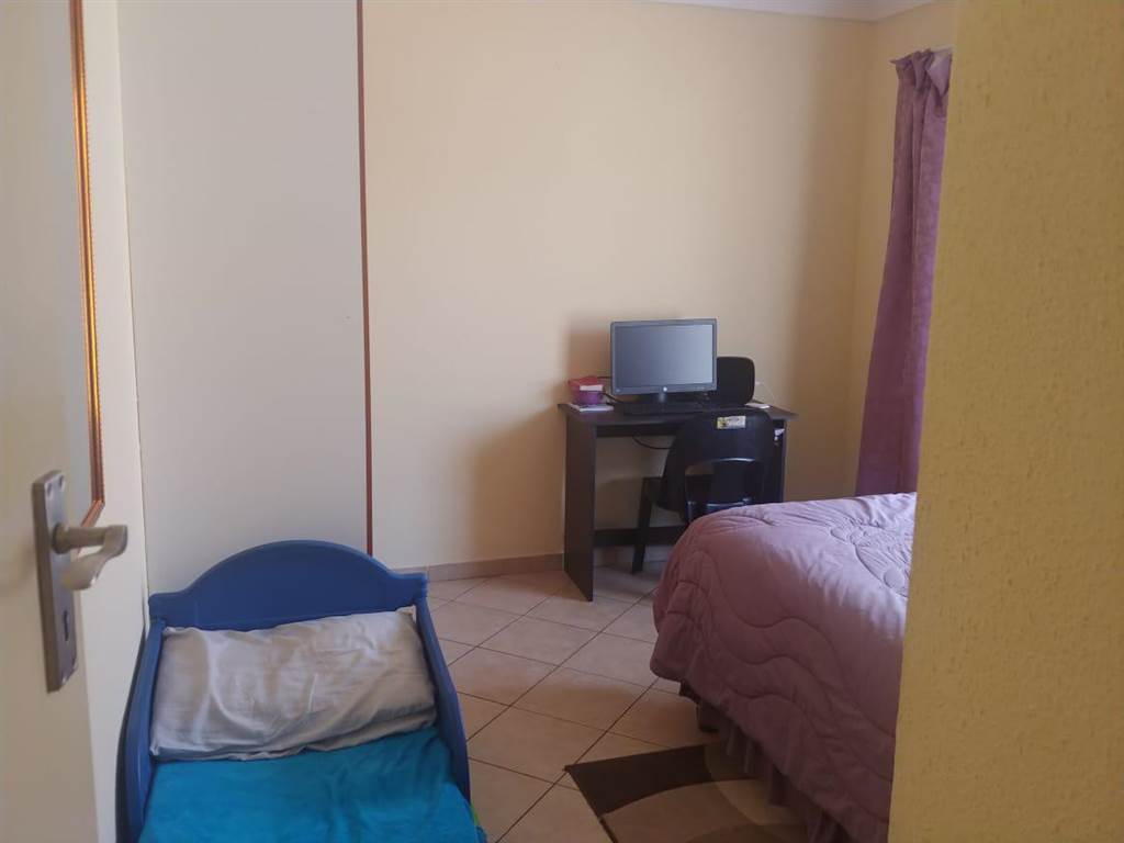 2 Bed House in Olievenhoutbosch photo number 11