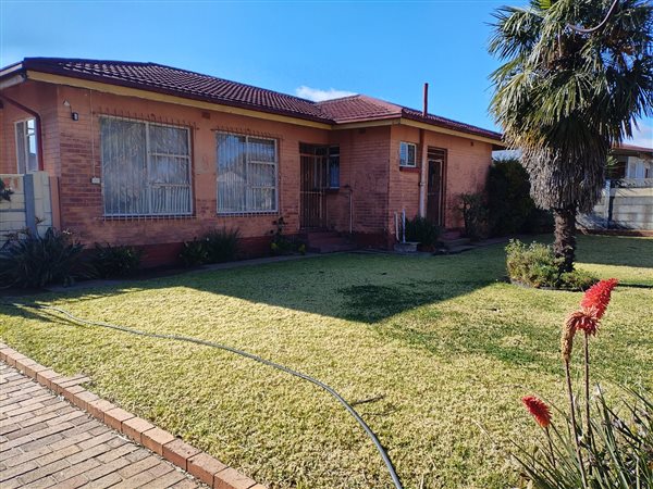 4 Bedroom House 4 Bedroom House