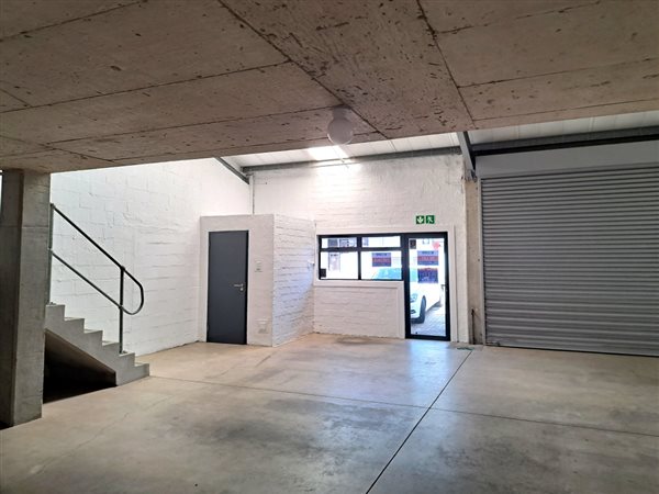 135  m² Industrial space