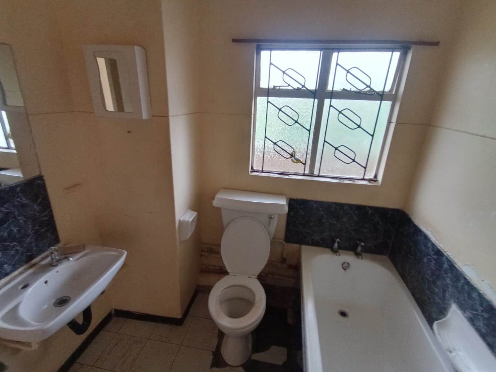 2 Bed Apartment in Empangeni photo number 7