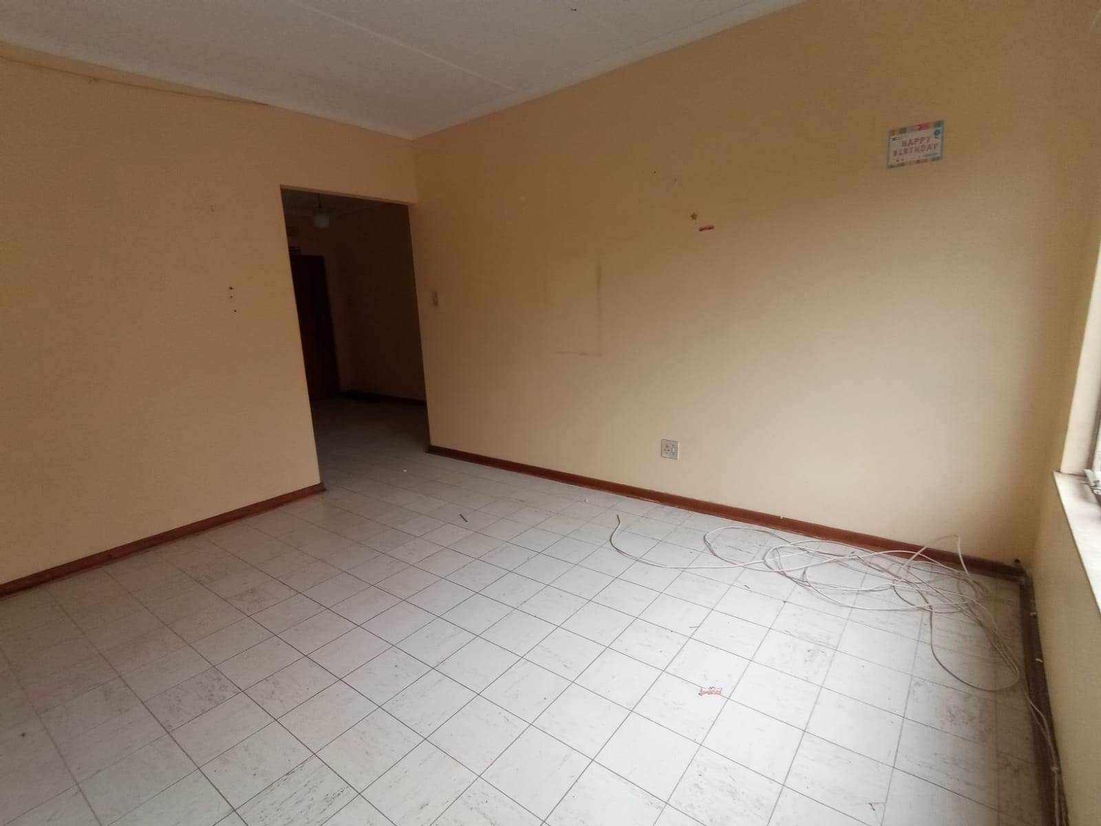 2 Bed Apartment in Empangeni photo number 5