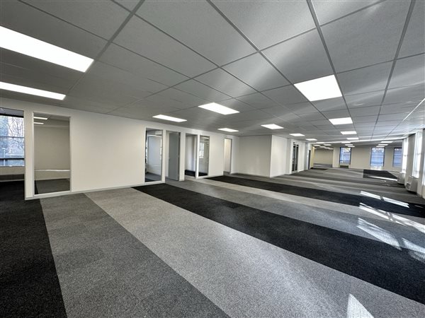 2 000  m² Commercial space