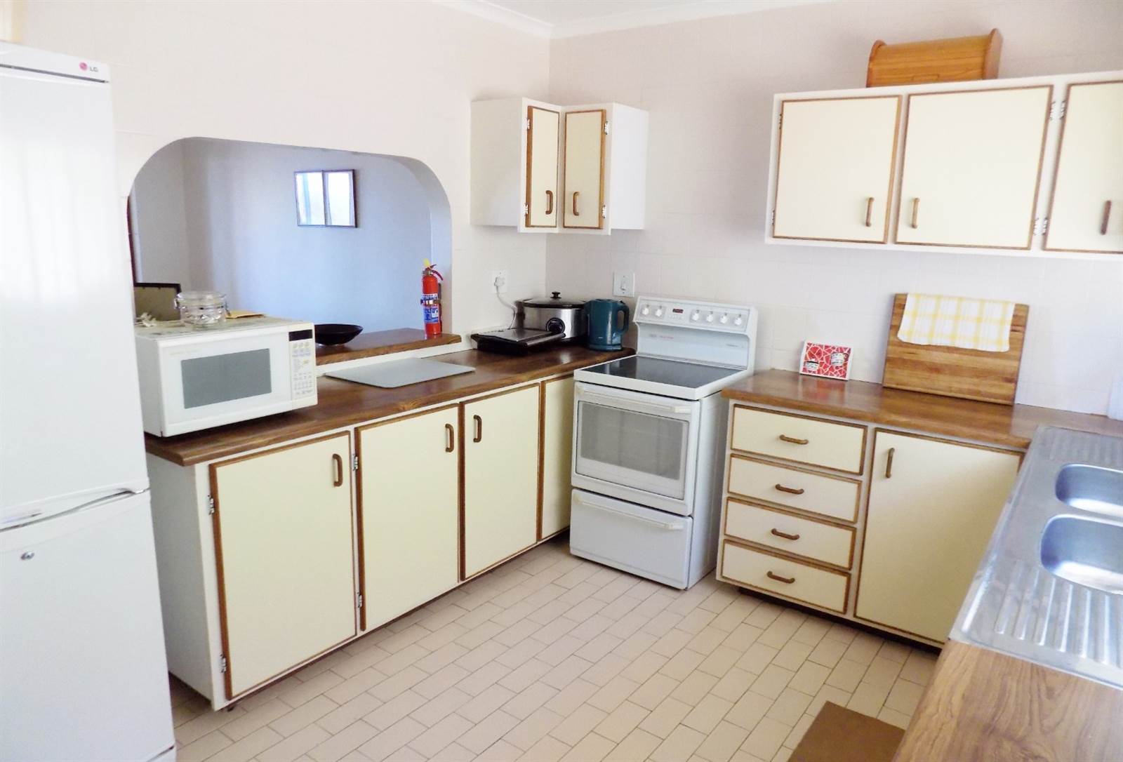 3 Bed Apartment in Scottburgh Central photo number 4