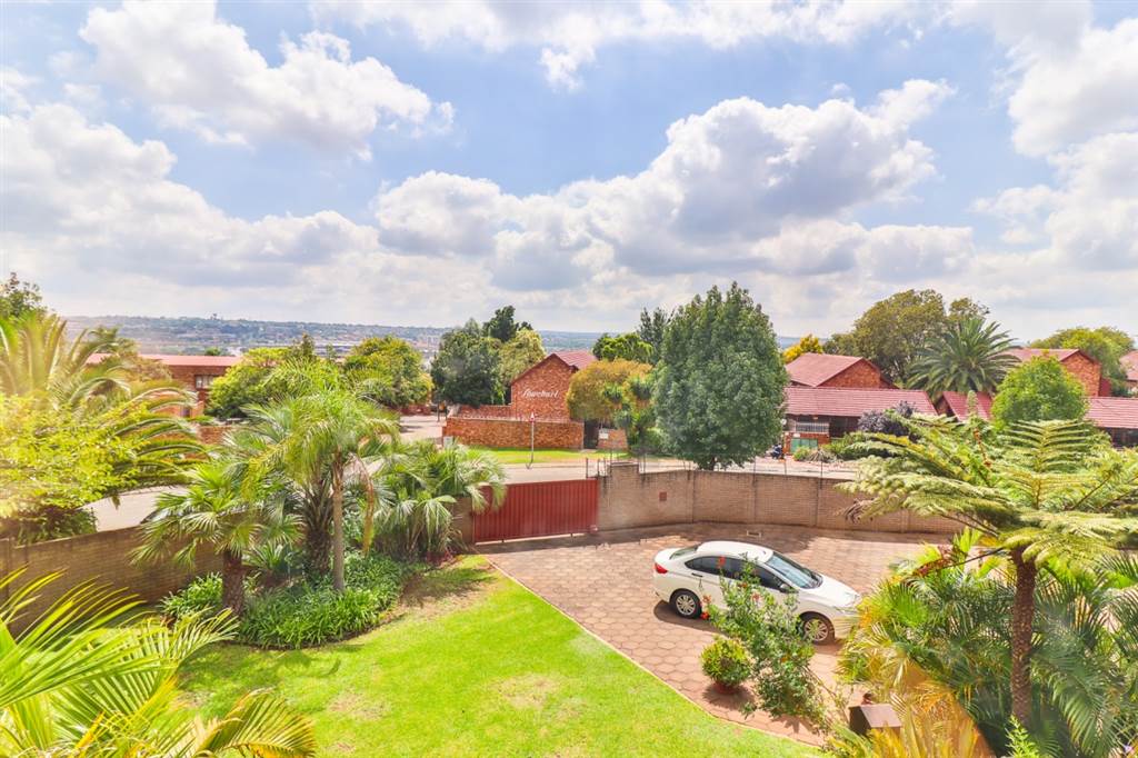 4 Bed House in Centurion CBD photo number 4