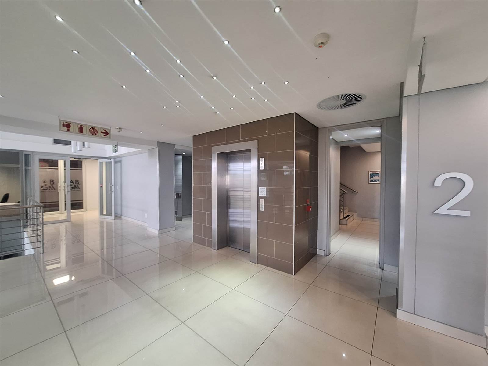 697  m² Office Space in Centurion CBD photo number 8