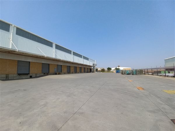 7 476  m² Industrial space