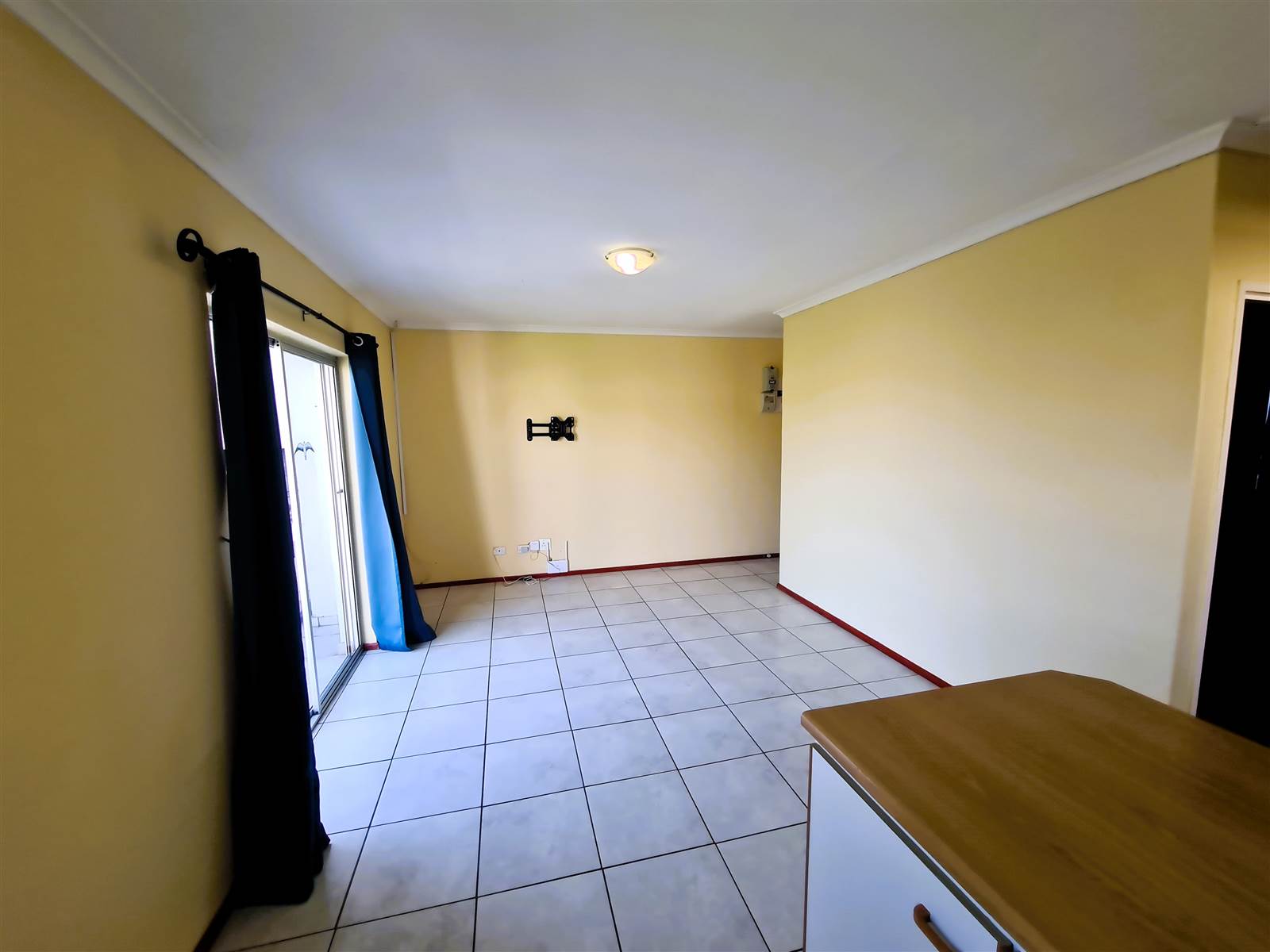2 Bed Flat in Middedorp photo number 11