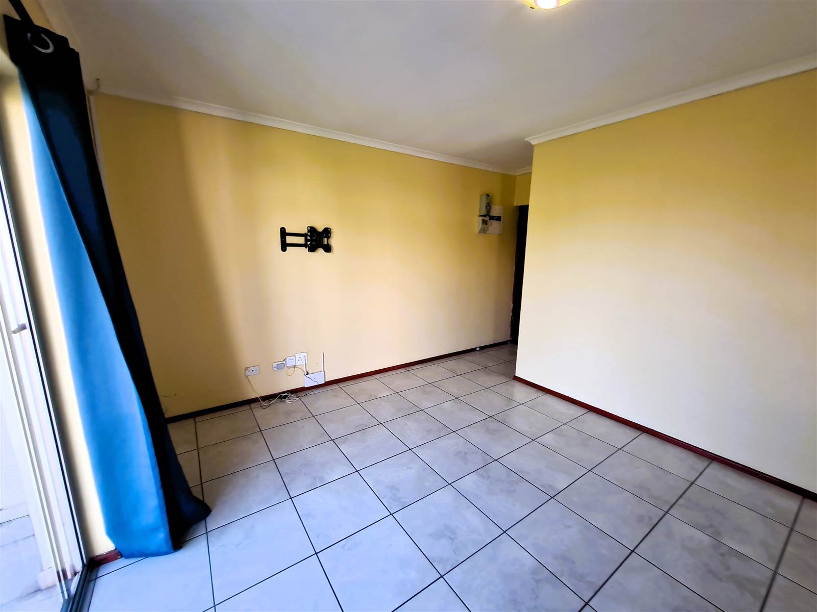 2 Bed Flat in Middedorp photo number 17