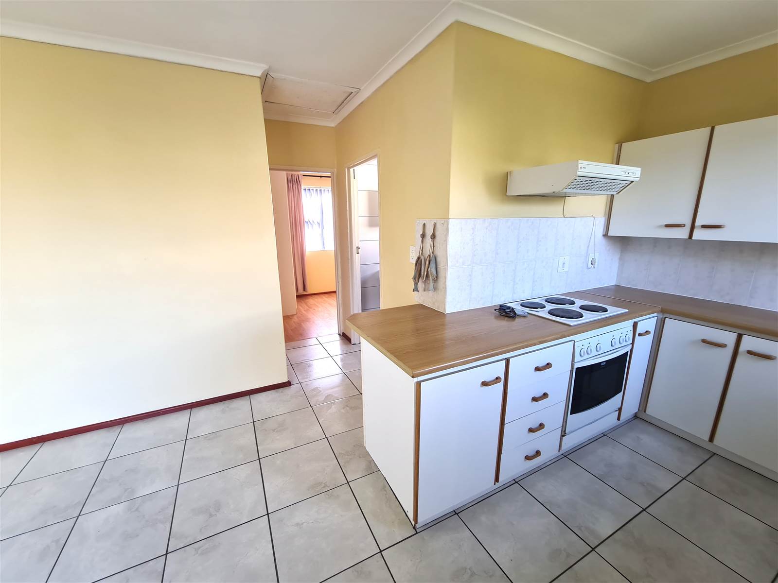 2 Bed Flat in Middedorp photo number 15