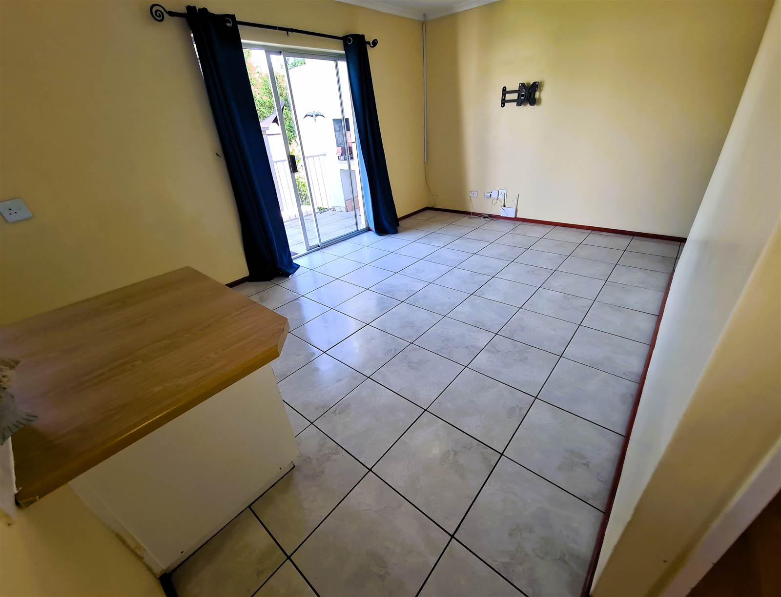 2 Bed Flat in Middedorp photo number 10