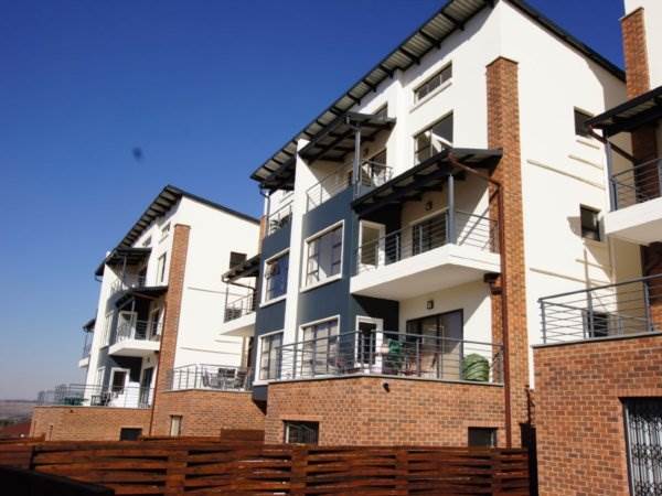3 Bed Apartment in Greenstone Gate photo number 12