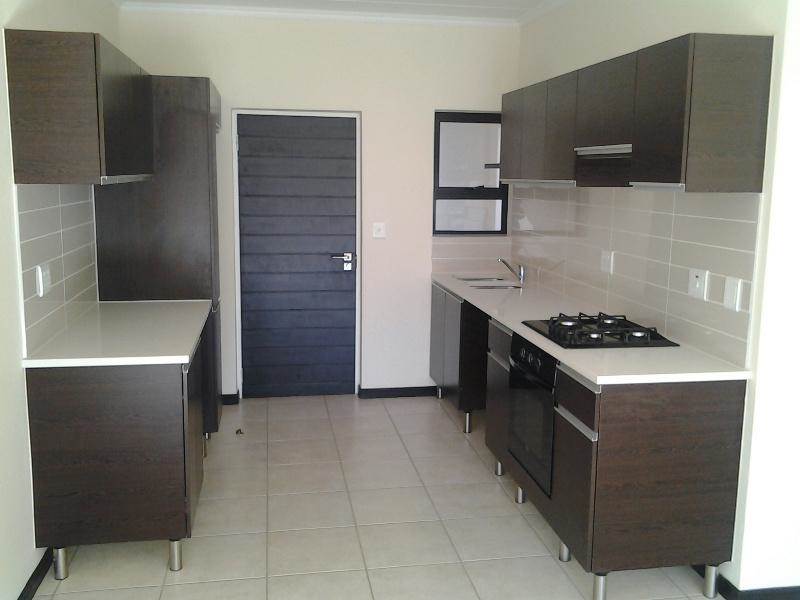 3 Bed Apartment in Greenstone Gate photo number 2