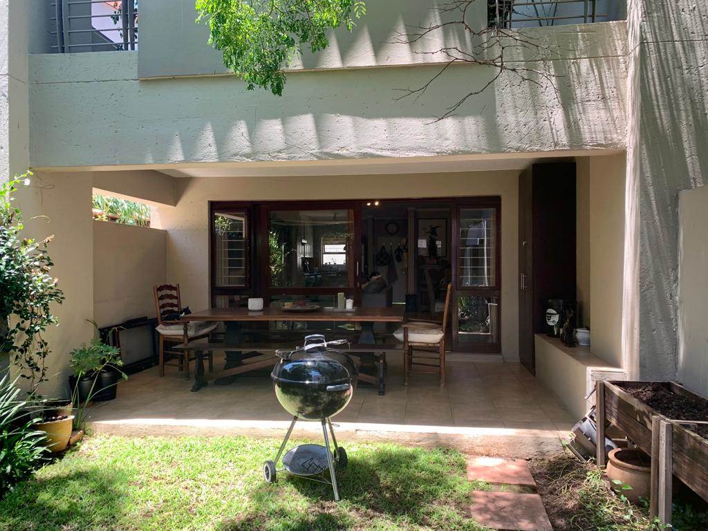 2 Bed Townhouse in Fourways photo number 2