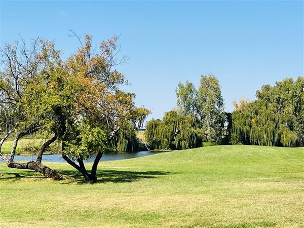 725 m² Land available in Parys Golf Estate