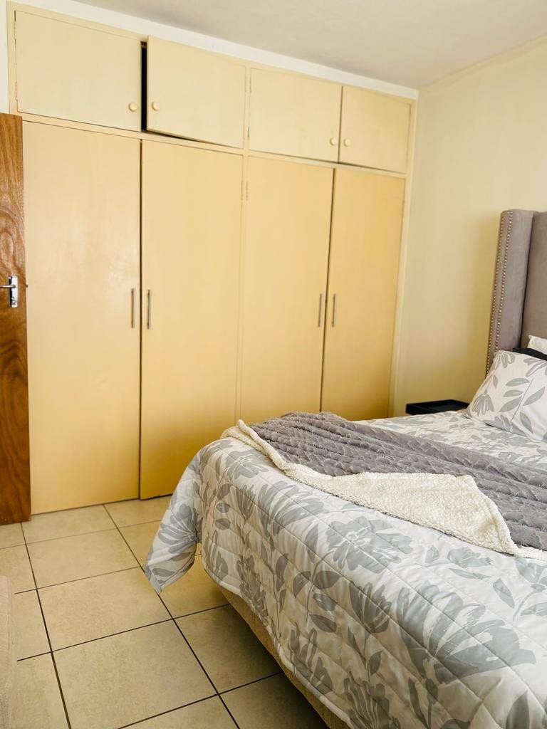 1.5 Bed Flat in Pretoria West photo number 10